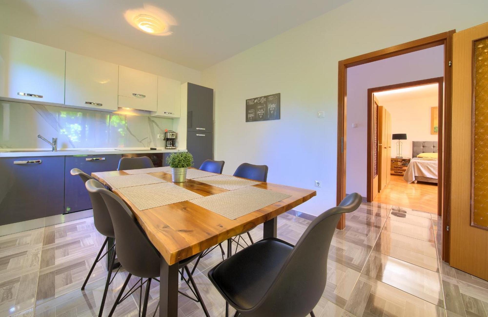 Apartment Bazina - Airconditioning, Parking, 500M From The Beach Krk Town Eksteriør billede
