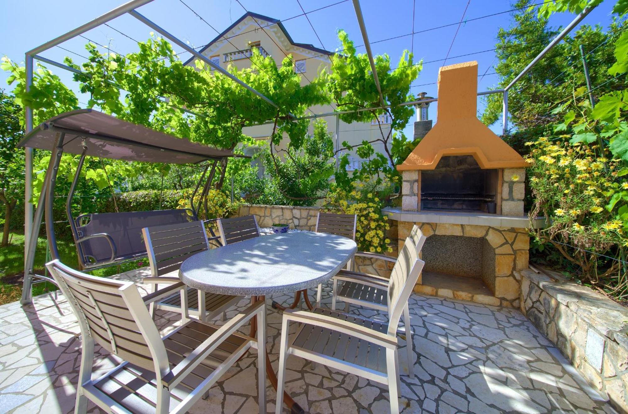 Apartment Bazina - Airconditioning, Parking, 500M From The Beach Krk Town Eksteriør billede